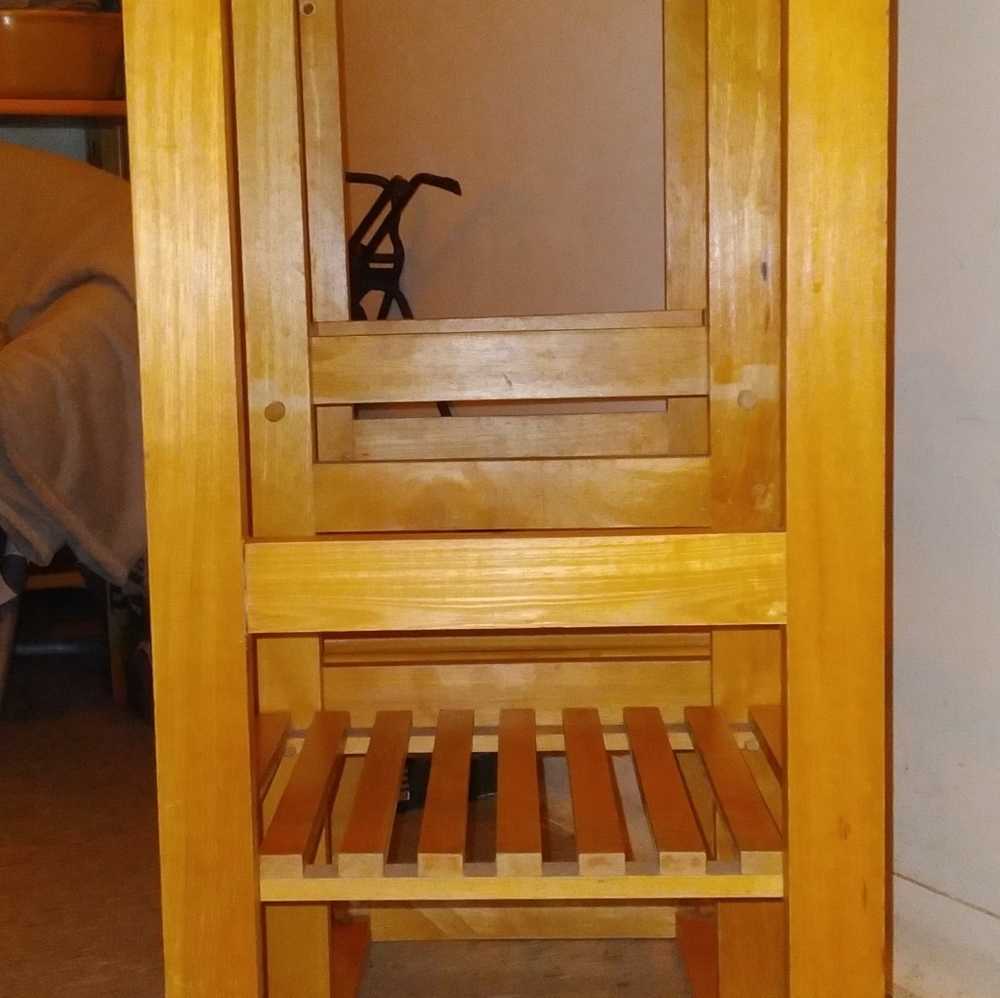Lunch table......pool table.....wine storage. - Picture 3 of 6